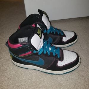 Nike shoes (9.5)